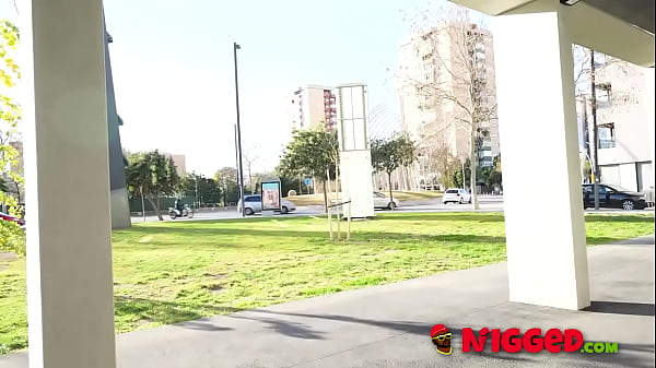 Sofia Sweet Secrett umiera z tęsknoty za wielkim czekoladowym kutasem: wypróbujmy Nigged Van!!!