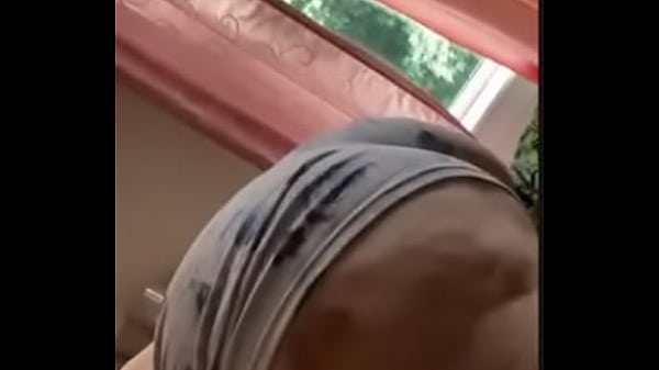 Urocza Annie pragnąca ujęcia pana V.