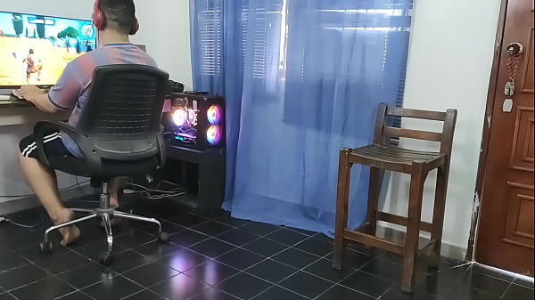 Zaprosiłem mojego ojca do zabawy, a on skończył pieprząc moją żonę Squirt Squirt Squirt