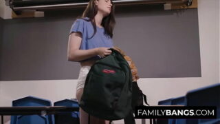 FamilyBangs.com ⭐ Nauczycielka macocha pieprzy się z córką po zakończeniu lekcji, Casey Calvert, Mona Wales