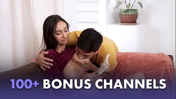 Odstresowanie w biurze: Jayden obciąga kutasa Sarze, domagając się awansu