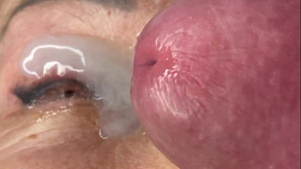 Mature lady facecum huge load on eye .
